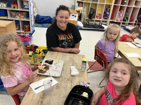 Jocelyn Shelton with students